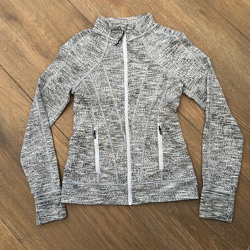 Ivivva girls long sleeve jacket. Light blue/black with  silver sparkles.